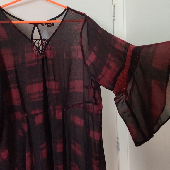 Robe rouge et noir - Picture 2 of 3